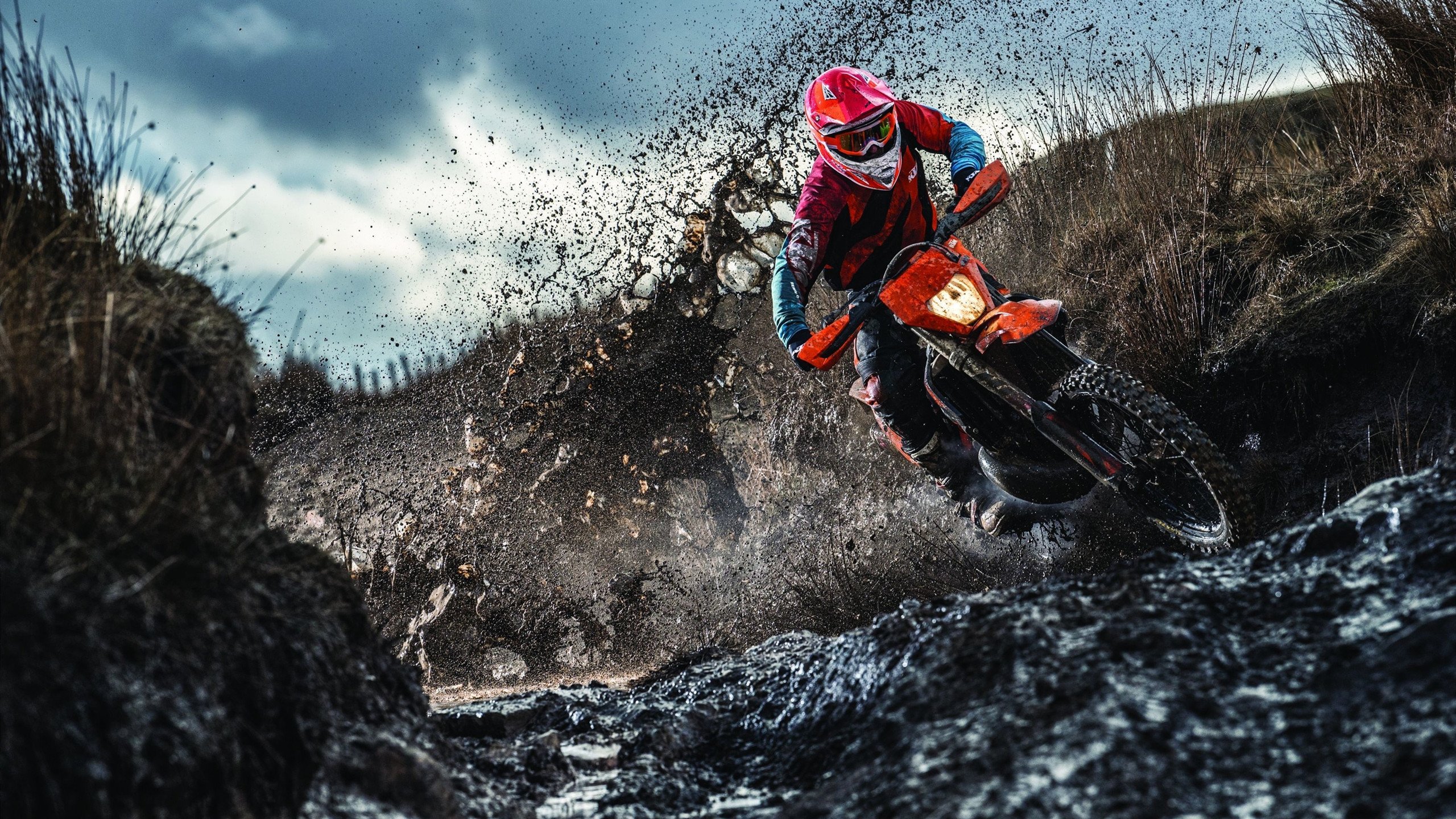 曼联与欧冠劲敌的较量即将展开，球队准备充足，欧冠曼联赢过巴萨吗