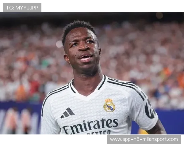 沙特联赛出大手笔，维尼修斯成为转会头条，沙特队主教练坎迪尼奥